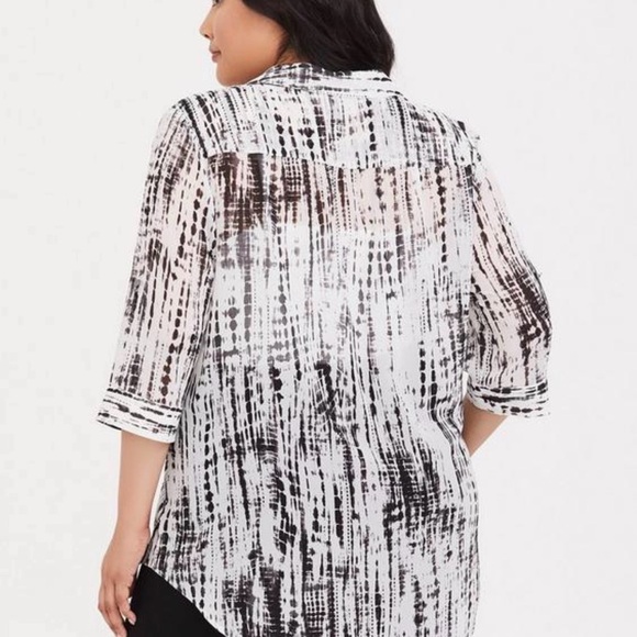 Chiffon Collared Button-Front Tunic - Picture 4 of 7